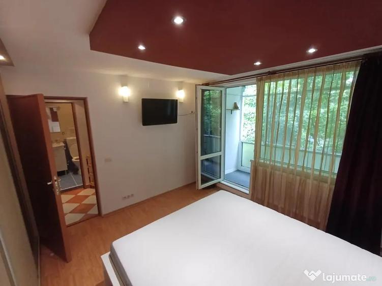 Apartament cu 3 camere decomandat în Tei