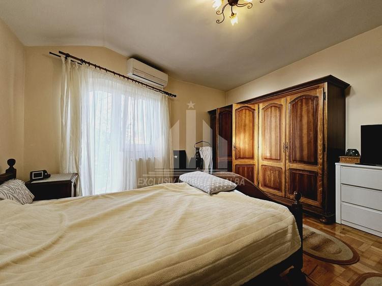 Casă individuală cu 8 camere cu Canalizare în Cetate
