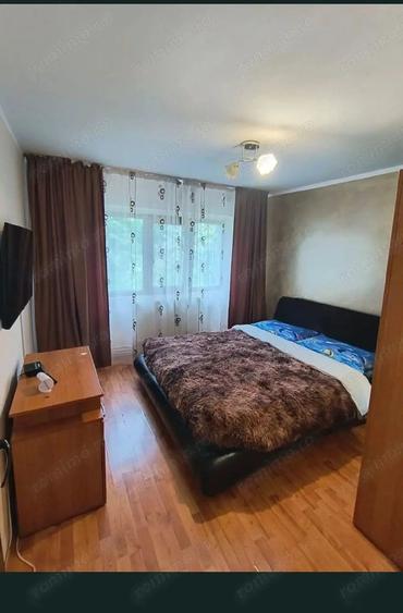 Apartament cu 3 camere decomandat în Micro 16