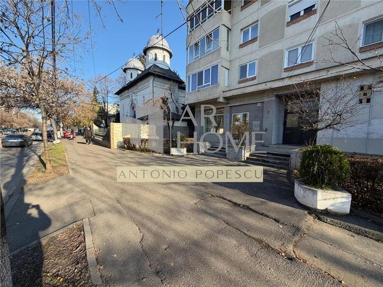Spațiu comercial, de 65 mp, în Central