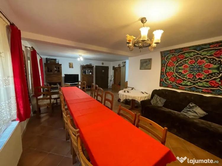 Casă cu 6 camere cu Teren 500 Mp în Firiza