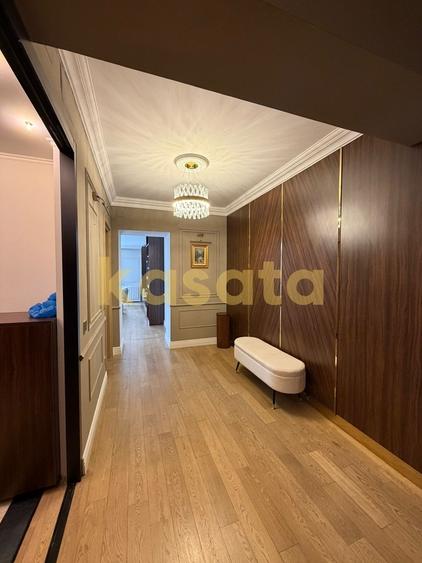 Apartament cu 5 camere semidecomandat, mobilat în Nord