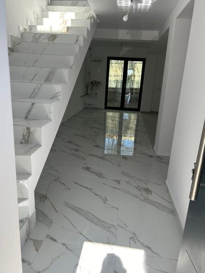 Duplex cu 5 camere cu Teren 250 Mp în Autogară