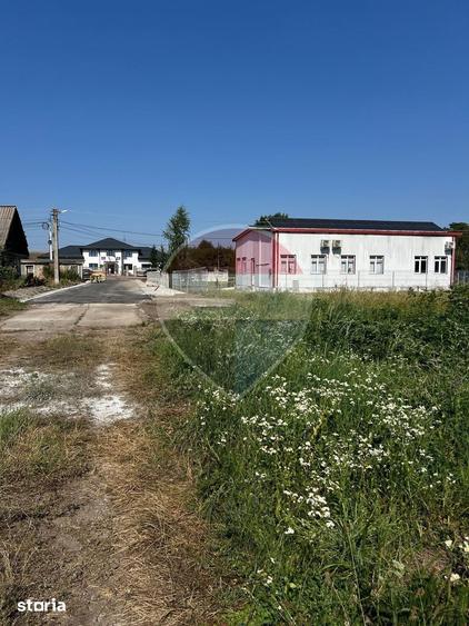Teren de 9800 mp, în Cândești