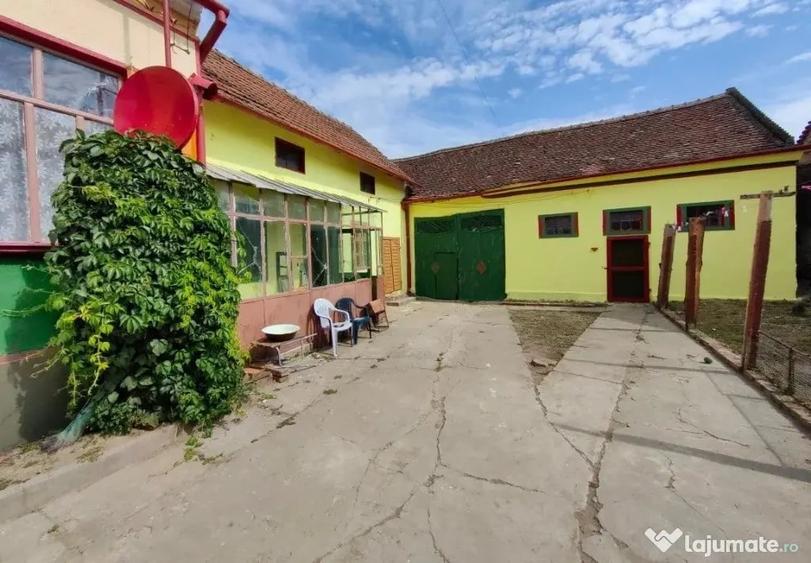 Casă cu 3 camere cu Teren 2448 Mp în Chesinț