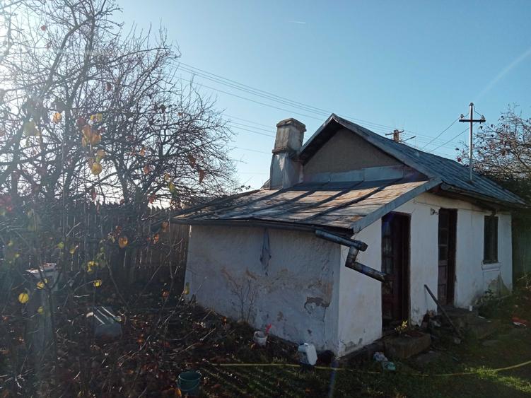 Casă cu 2 camere cu Teren 1000 Mp în Central