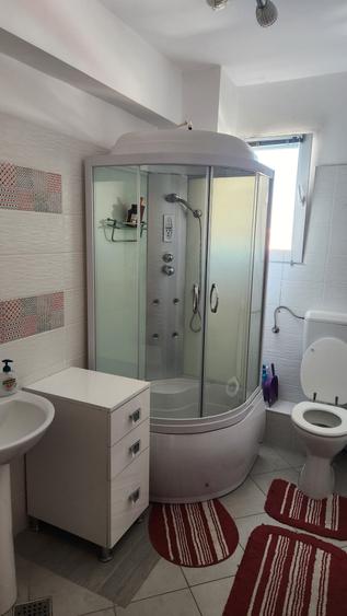Apartament cu 3 camere decomandat în Complex Studențesc