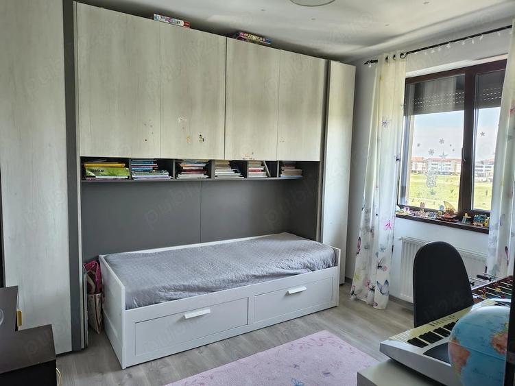 Apartament cu 4 camere decomandat în Giroc