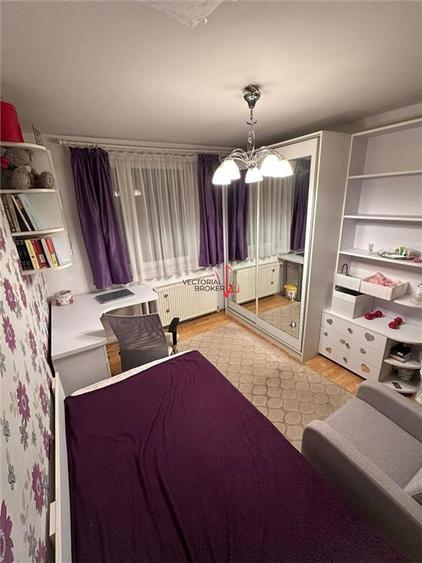 Apartament cu 4 camere decomandat în Titan