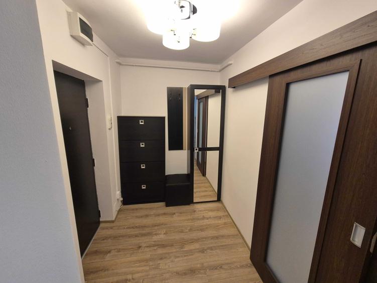 Apartament cu 2 camere semidecomandat, mobilat în Răcădău