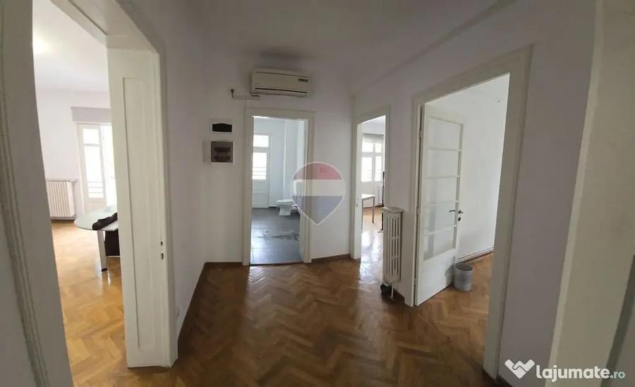 Casă cu 8 camere cu Teren 350 Mp în Dacia