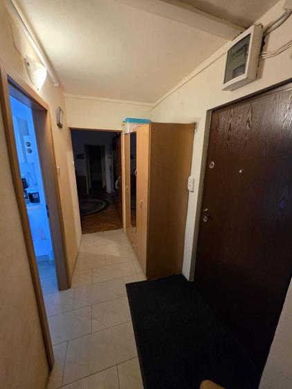 Apartament cu 3 camere decomandat în Micro 16