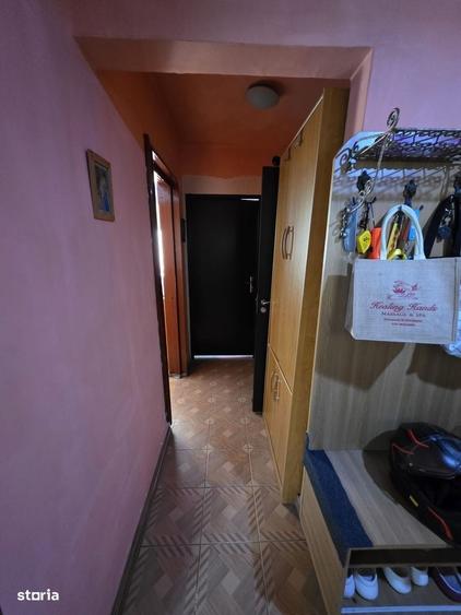 Apartament cu 3 camere decomandat în Valea Ialomiței