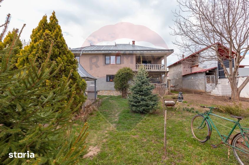Casă cu 7 camere cu Teren 1020 Mp în Mărgineni