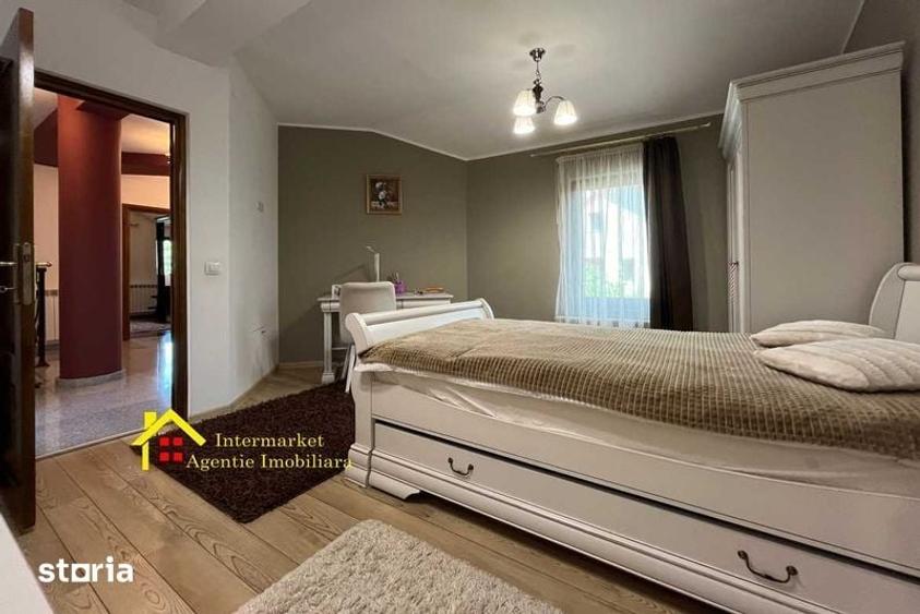 Casă cu 4 camere cu Teren 310 Mp în Central