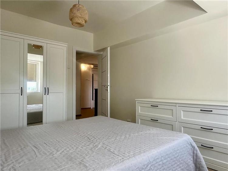 Apartament cu 3 camere decomandat în Aeroport