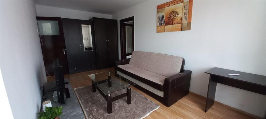 Apartament cu 2 camere semidecomandat, mobilat în Podu Roș