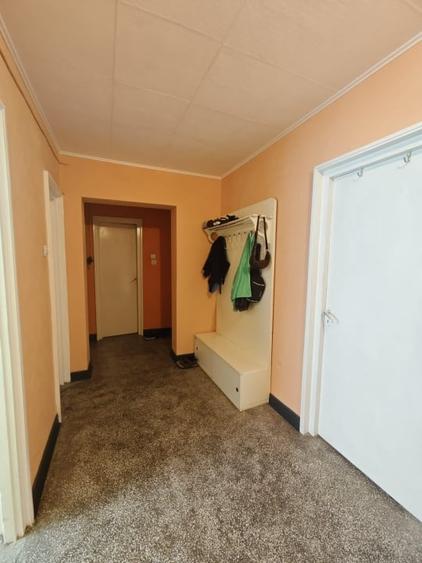 Apartament cu 4 camere decomandat, mobilat în Săsar