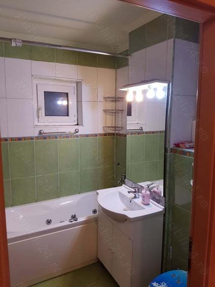 Apartament cu 3 camere decomandat în Lipovei