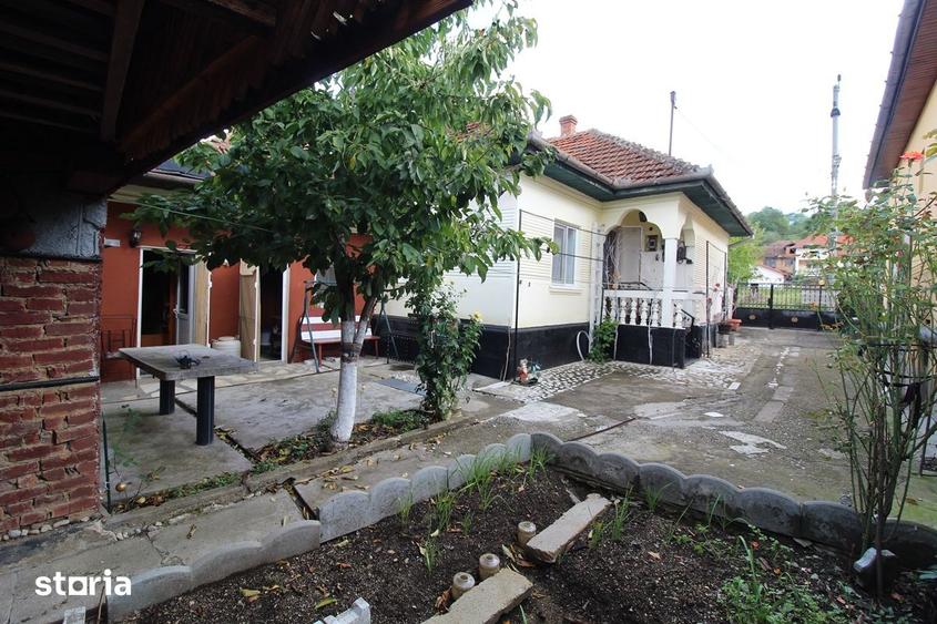 Casă cu 5 camere cu Teren 264 Mp în Teliucu Inferior