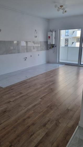 PERSOANĂ FIZICĂ VÂND APARTAMENT 2 CAMERE - 2