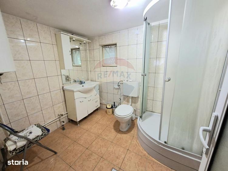 Casă cu 4 camere cu Teren 1088 Mp în Răcăciuni