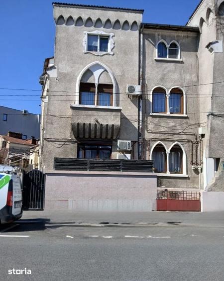 Apartament cu 2 camere semidecomandat în Centrul Civic