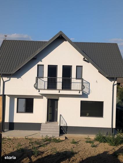 Casă cu 4 camere cu Teren 500 Mp în Măgura