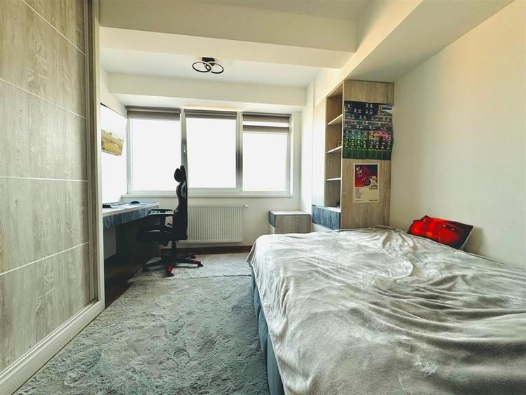 Apartament cu 5 camere decomandat, mobilat în Obcini