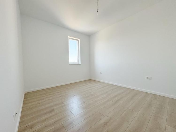 Penthouse cu 3 camere decomandat în Aradului