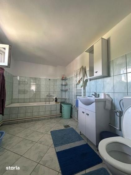 Casă cu 5 camere cu Teren 3000 Mp în Central