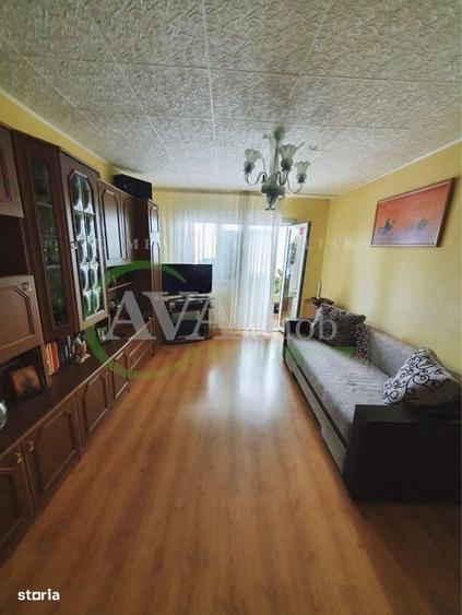 Apartament cu 3 camere decomandat în Milcov