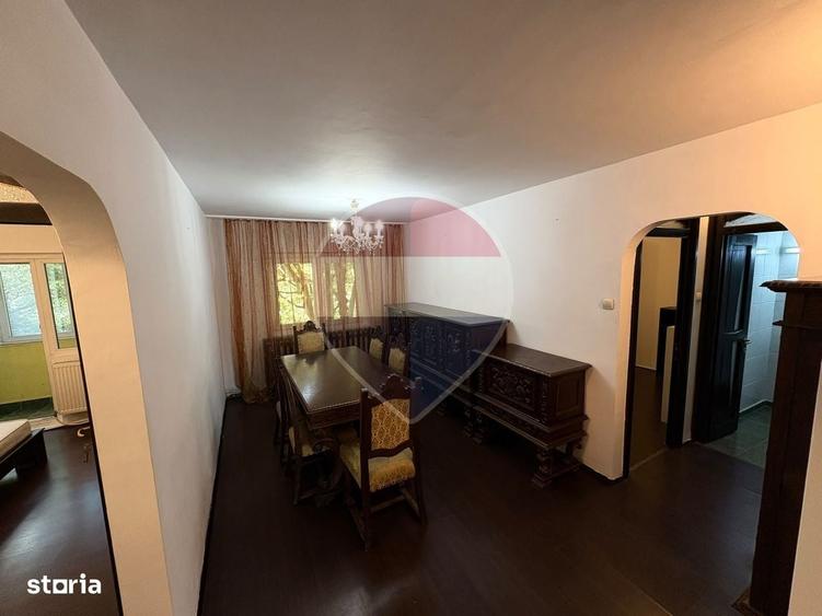 Apartament cu 4 camere semidecomandat în Traian