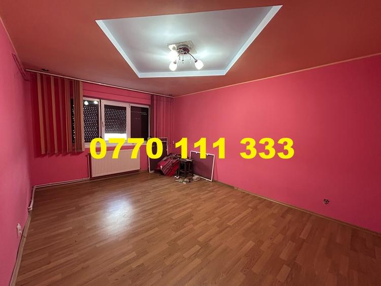 Apartament cu 3 camere decomandat în Buzaului