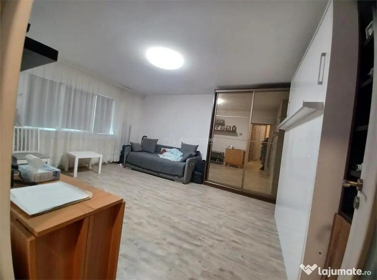 Garsonieră decomandată în Vitan