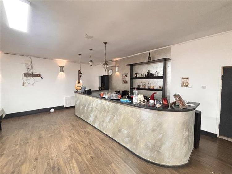 Spațiu comercial, de 200 mp, în Decebal