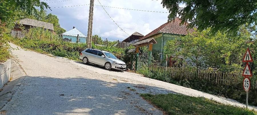 Casă cu 4 camere cu Teren 6253 Mp în Perișani