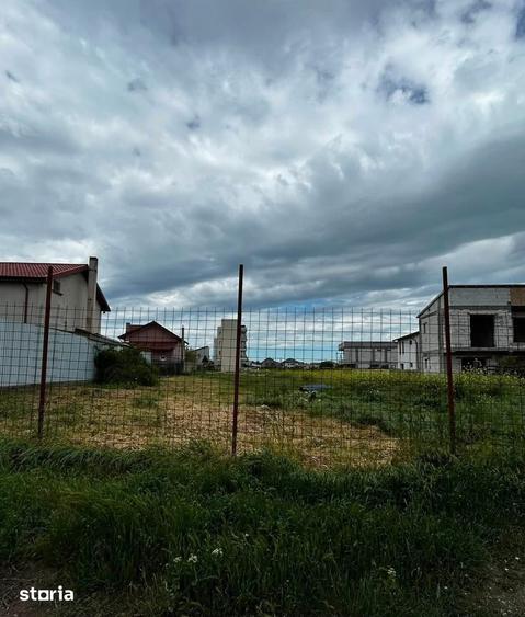 Teren de 2100 mp, în Central