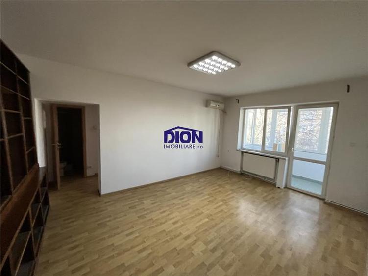 Apartament cu 2 camere semidecomandat, mobilat în Central