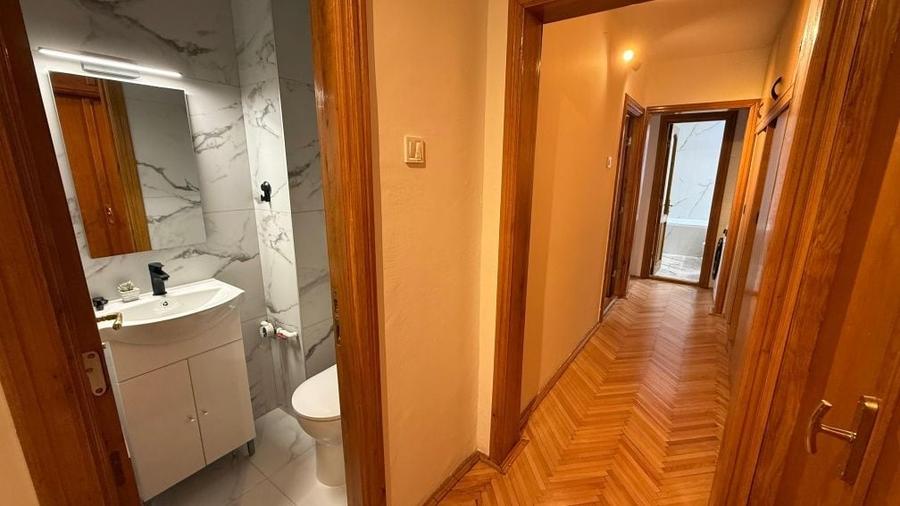 Apartament cu 3 camere decomandat în Baba-Dochia
