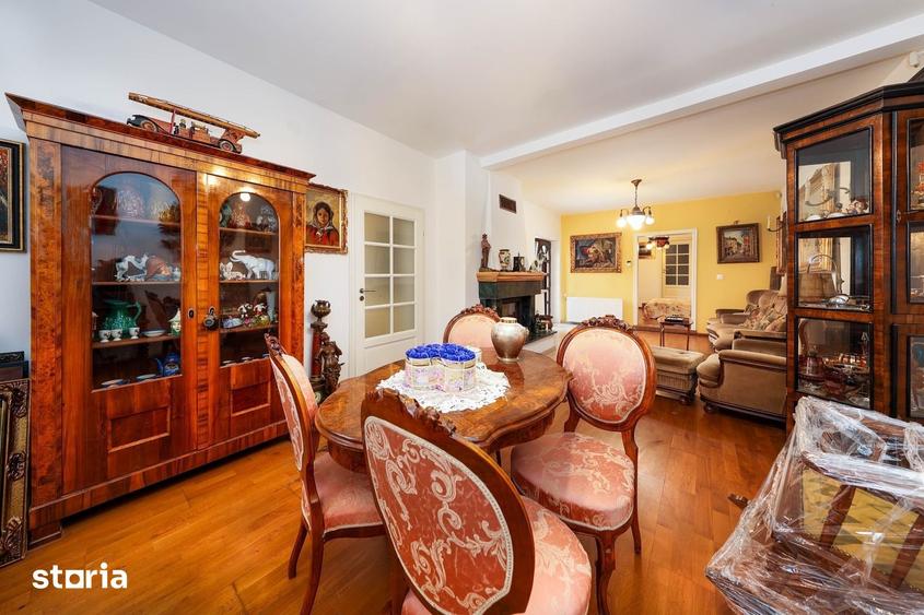 Casă cu 8 camere cu Teren 164 Mp în Bartolomeu