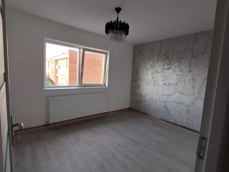 Proprietar vând apartament 3 camere decomandat - 7