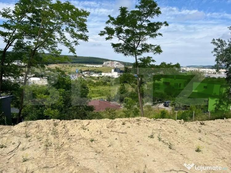 Teren de 2700 mp, în Corunca