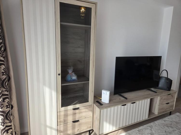 Apartament cu 2 camere, mobilat în Tractorul