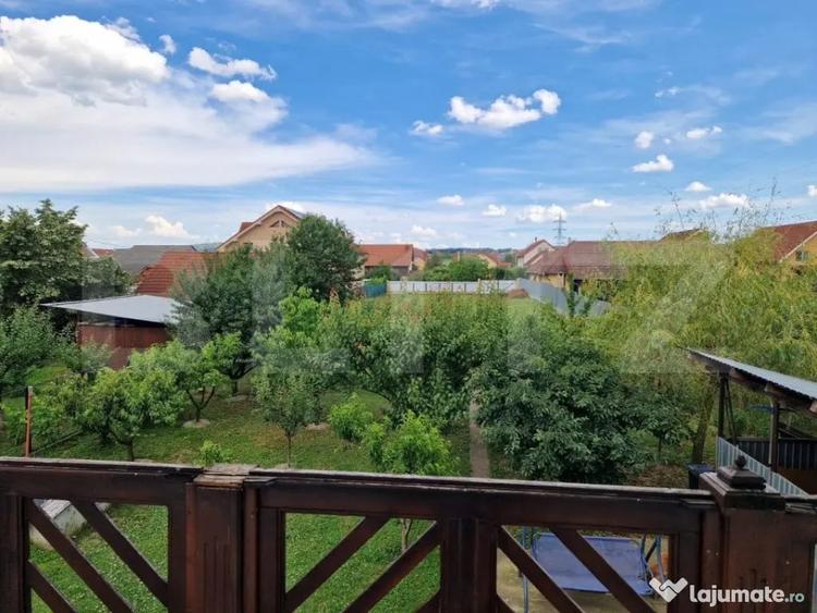 Casă cu 6 camere cu Teren 941 Mp în Sânmartin