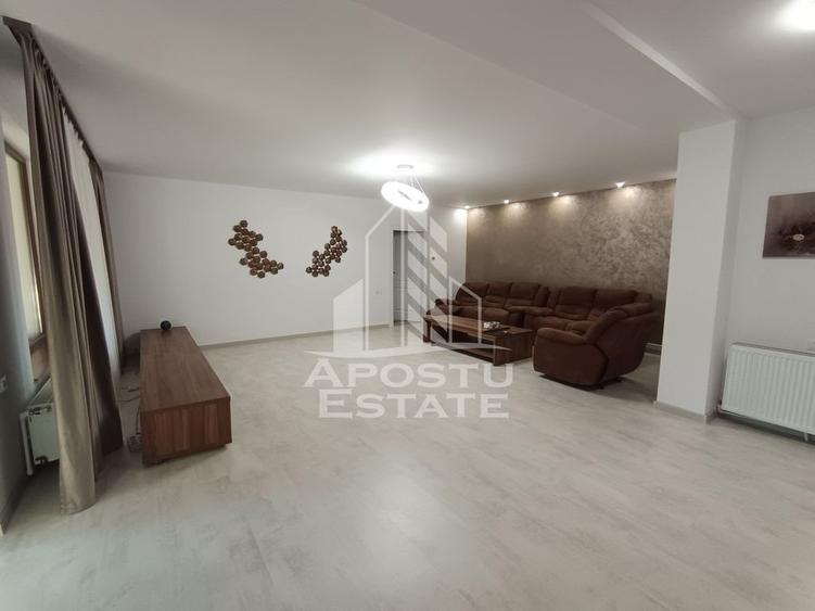 Casă cu 4 camere cu Teren 500 Mp în Girocului