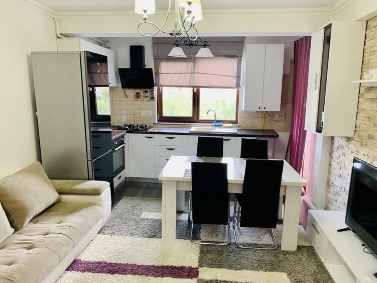 Apartament cu 3 camere semidecomandat în Păcurari