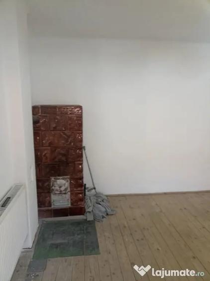 Casă cu 2 camere cu Teren 625 Mp în Central