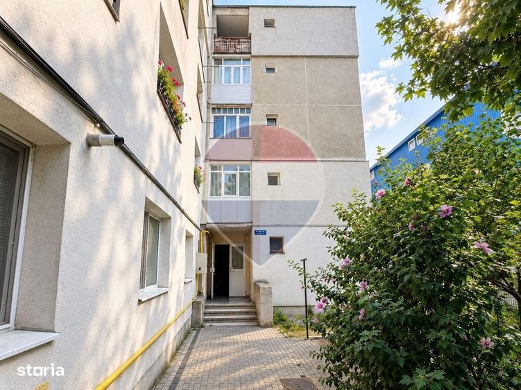 Apartament cu 3 camere semidecomandat în Milcov