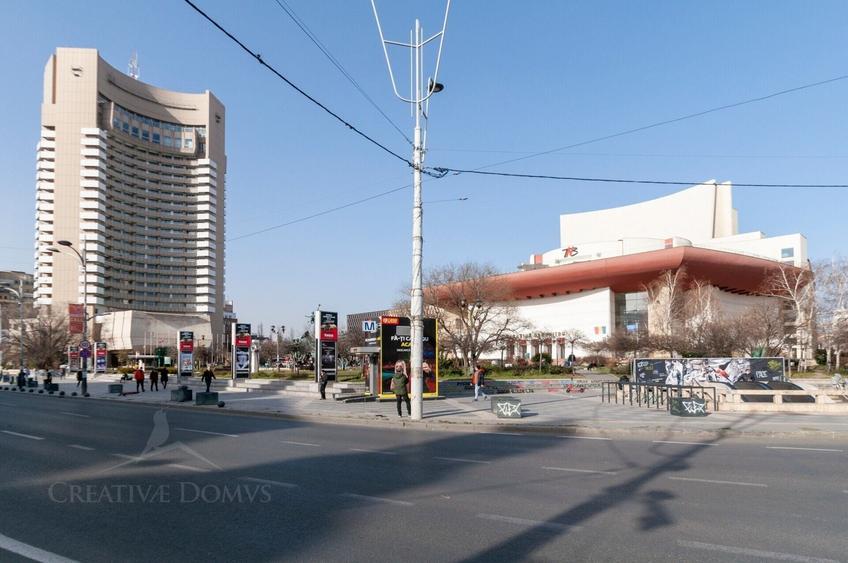 Birou, de 44 mp, în Universitate